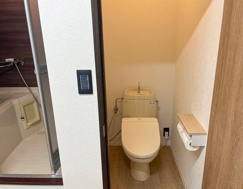 トイレはバスルームから独立