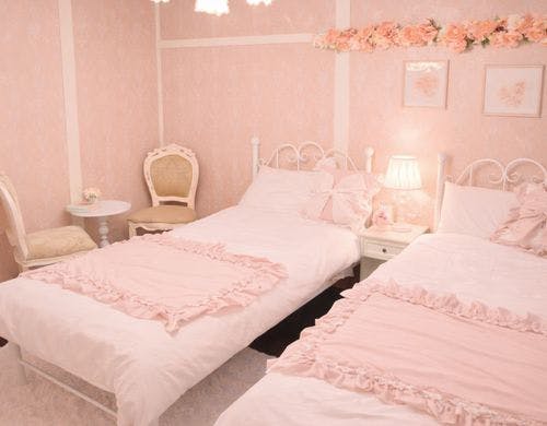 ガーリーテイスト客室「Sakura」
