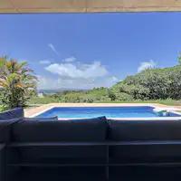 수영장 너머로 펼쳐지는 절경