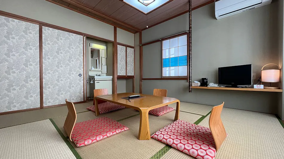 Shin-Akakura Kan