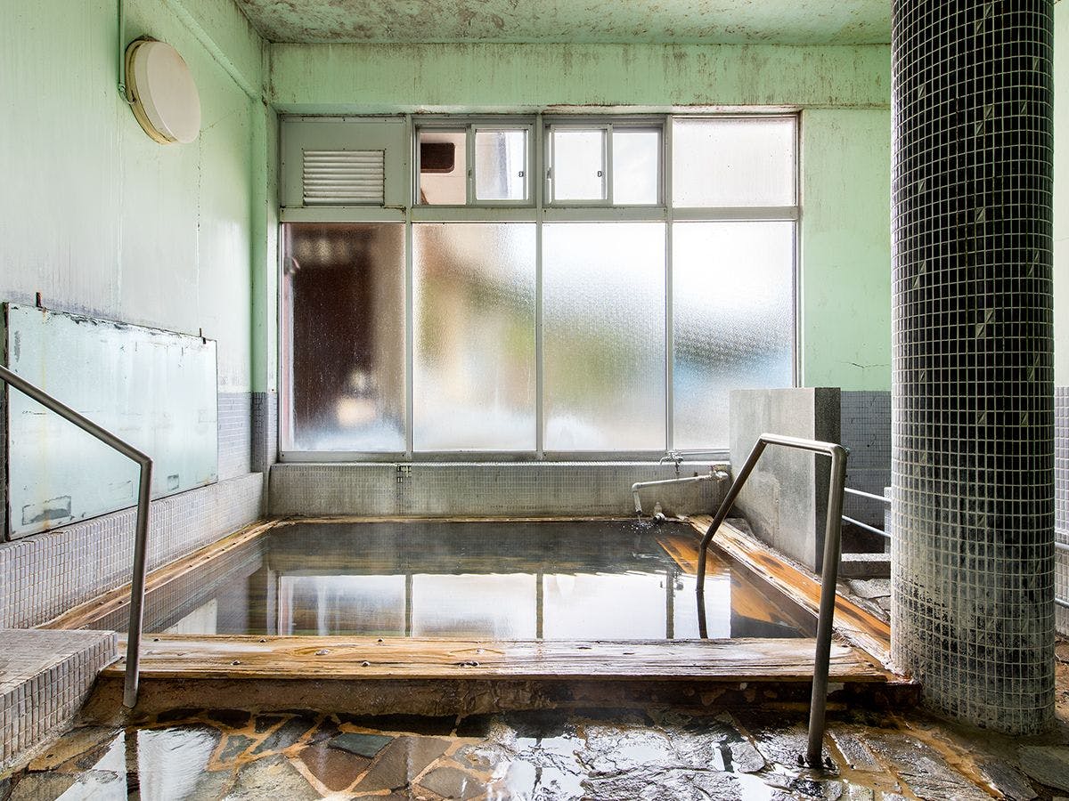 *ห้องอาบน้ำรวมขนาดใหญ่ (สำหรับผู้ชาย)