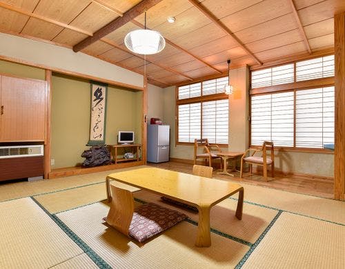 *和室8畳（トイレ共用）