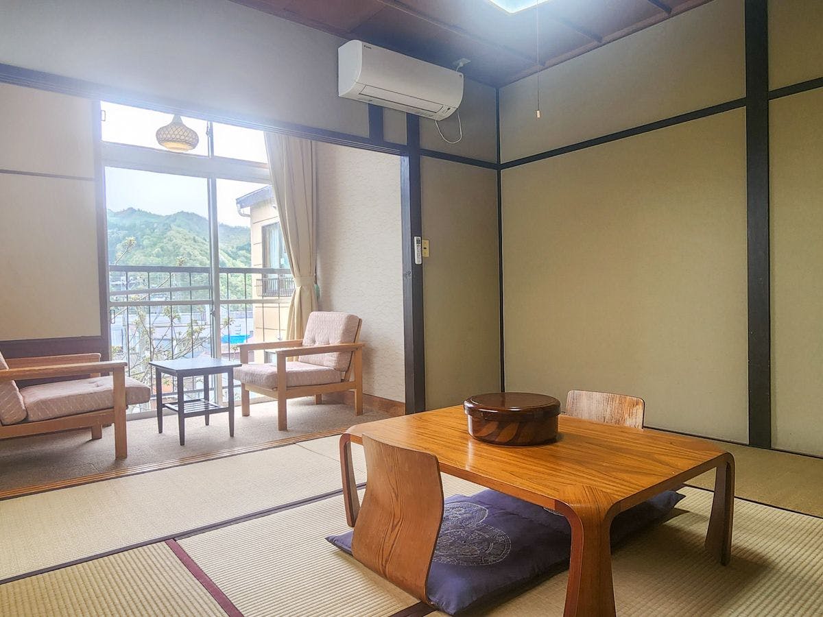 ห้องมาตรฐานสไตล์ญี่ปุ่น-ตะวันตก ขนาด 25 ตร.ม. + ระเบียงกว้างแบบเอนงาวะ