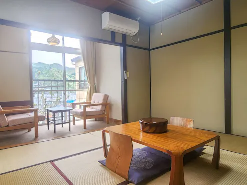 ห้องมาตรฐานสไตล์ญี่ปุ่น-ตะวันตก ขนาด 25 ตร.ม. + ระเบียงกว้างแบบเอนงาวะ