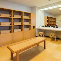 โรงแรม ชั้น 3 ห้องอาบน้ำรวมขนาดใหญ่ ห้องเปลี่ยนเสื้อผ้า ฝั่งชาย