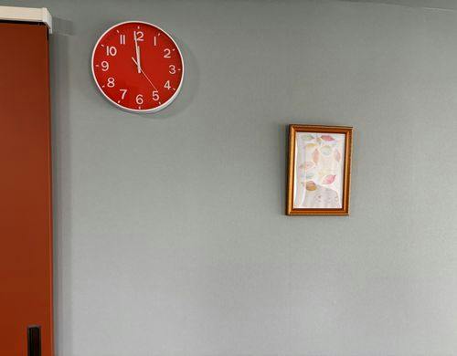 お部屋、絵と時計