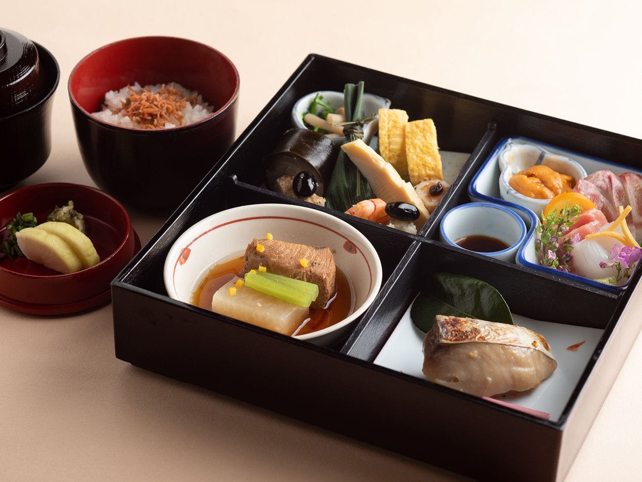 好評！ホテル自慢の夕食・朝食付き 「ルームサービス（松花堂弁当 ※甘味つき）」