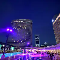 Kolam renang malam