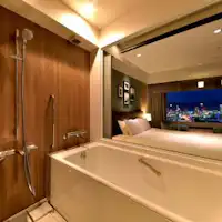 Lantai Premier - Kamar mandi dengan pemandangan malam (contoh)