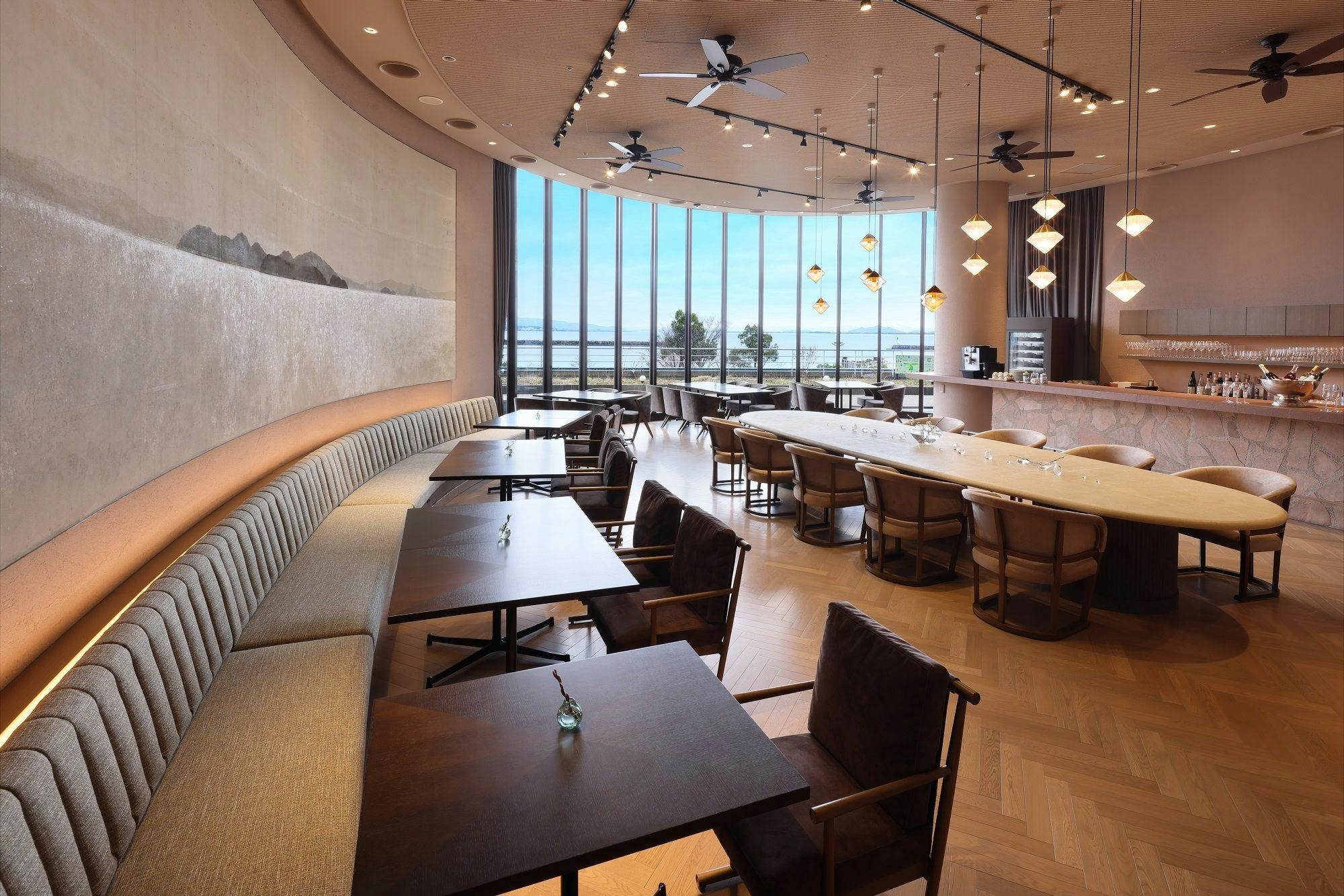 【俱乐部酒廊】