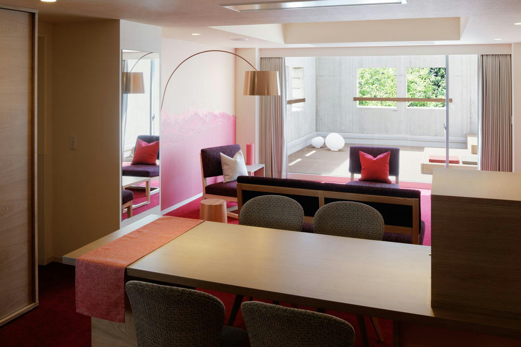 ห้องพักพร้อมระเบียง (ติดถนนพริกหยวก)