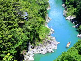 静かな渓谷の隠れ宿 峡泉