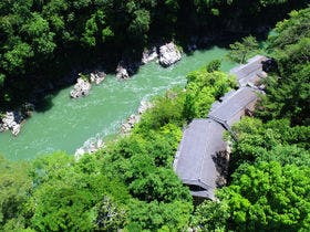 静かな渓谷の隠れ宿 峡泉