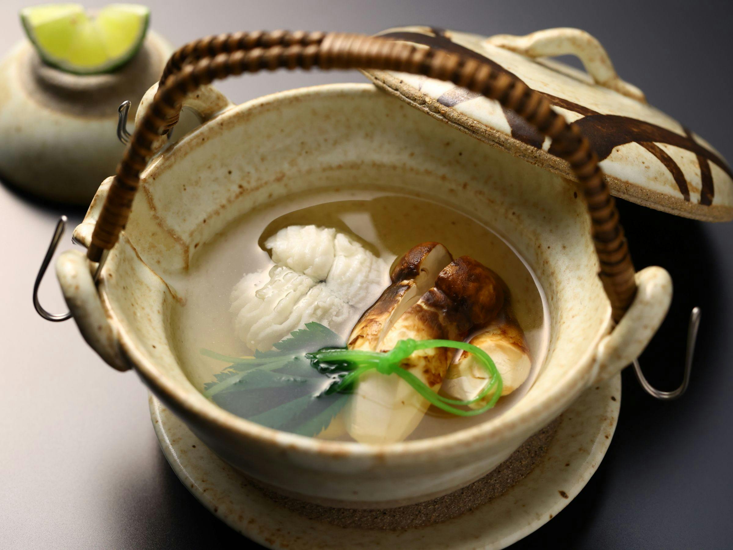 【秋早割】9/30までの先行予約特典～季節の会席と味わう「松茸土瓶蒸し」付プラン／1泊2食付