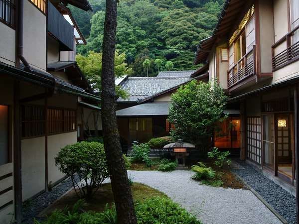 西村屋本館