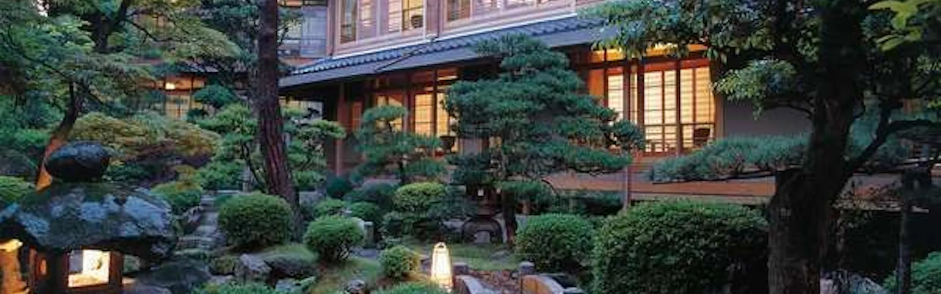 西村屋本館