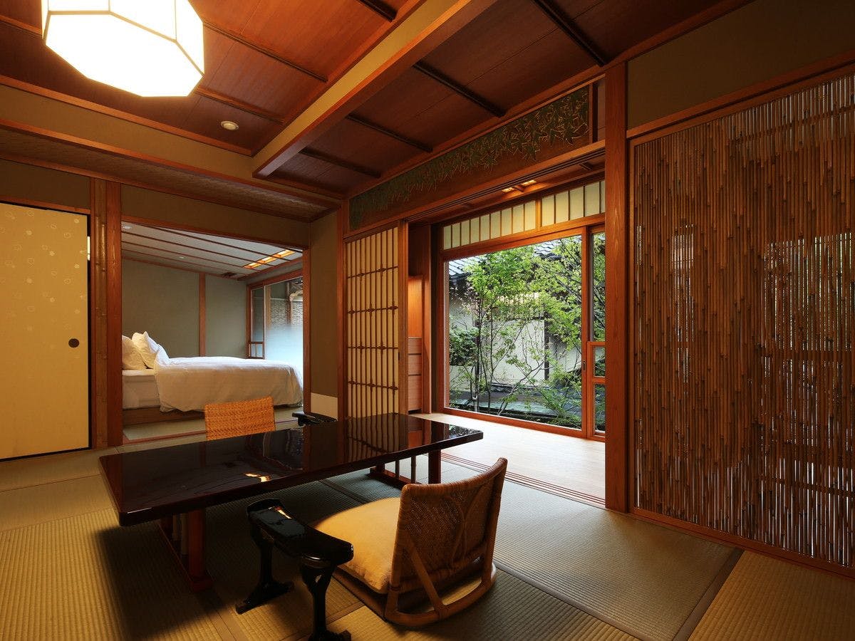 西村屋本館