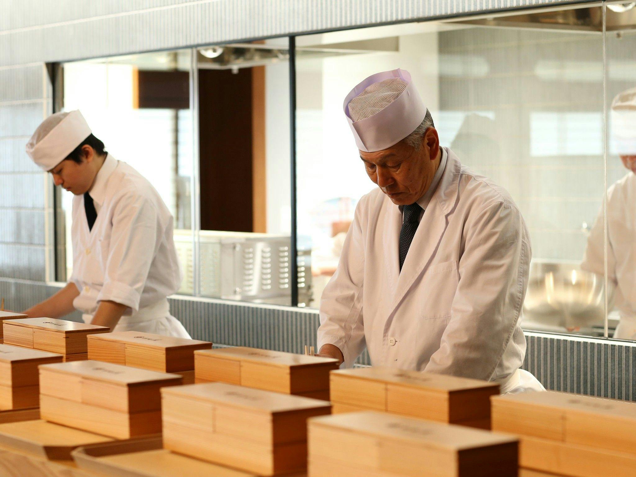西村屋本館