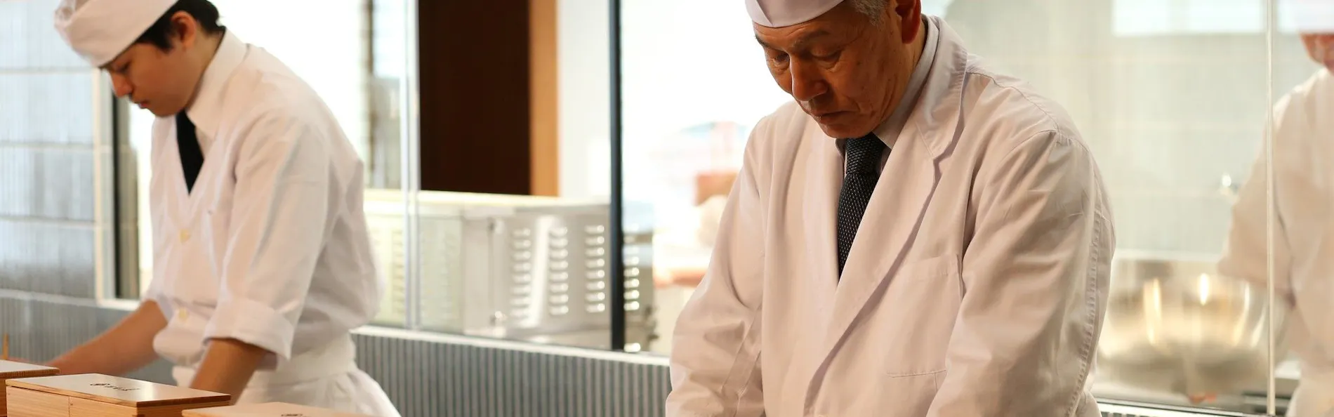 西村屋本館