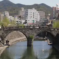สะพานแว่นตา (ประมาณ 15 นาทีโดยรถยนต์จากโรงแรม)