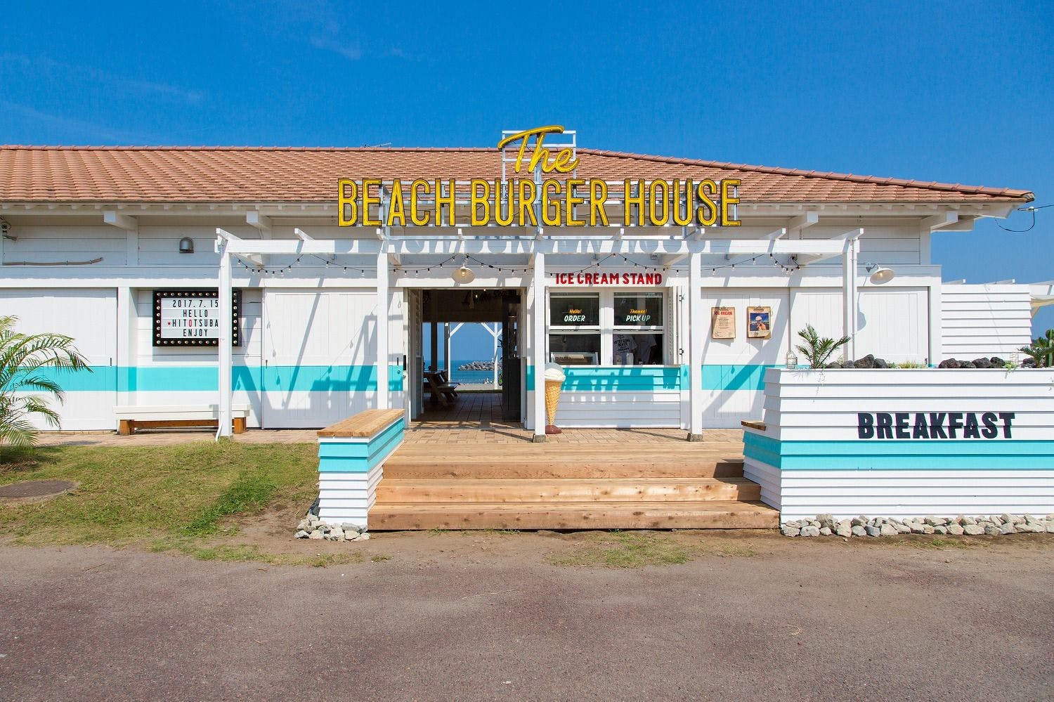 The BEACH BURGER HOUSE