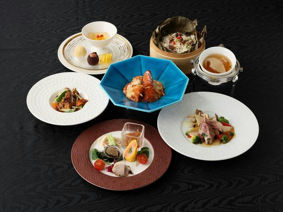【เพลิดเพลินกับวัตถุดิบที่เชฟใหญ่คัดสรร・ที่จอดรถฟรี】แผนเซ็ตคอร์สอาหาร “โฮโอ” / รวมอาหาร 2 มื้อ