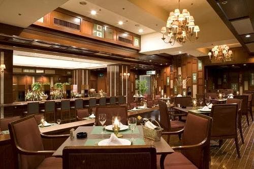 地下1階　ﾚｽﾄﾗﾝﾊﾞｰ【WHIZZ by　CYPRESS】