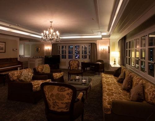 プリンススイートキング_リビング夜