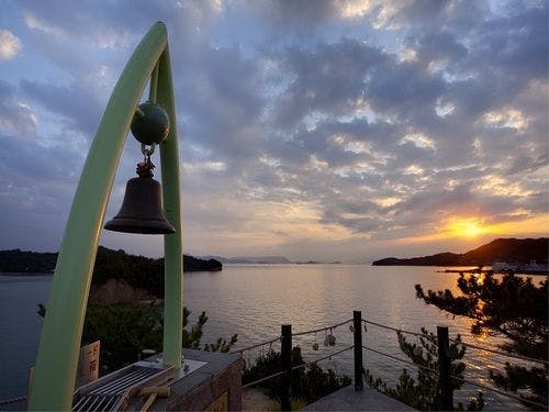 อนุสาวรีย์สถานที่ศักดิ์สิทธิ์ของคู่รัก 'เนินสัญญา'