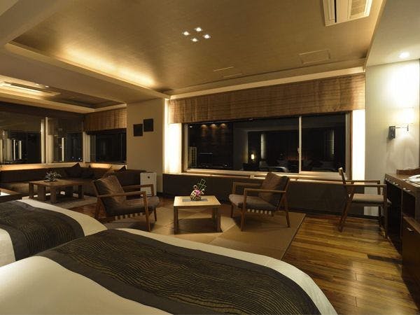 ห้องสวีทชั้นบนสุด ห้อง 811