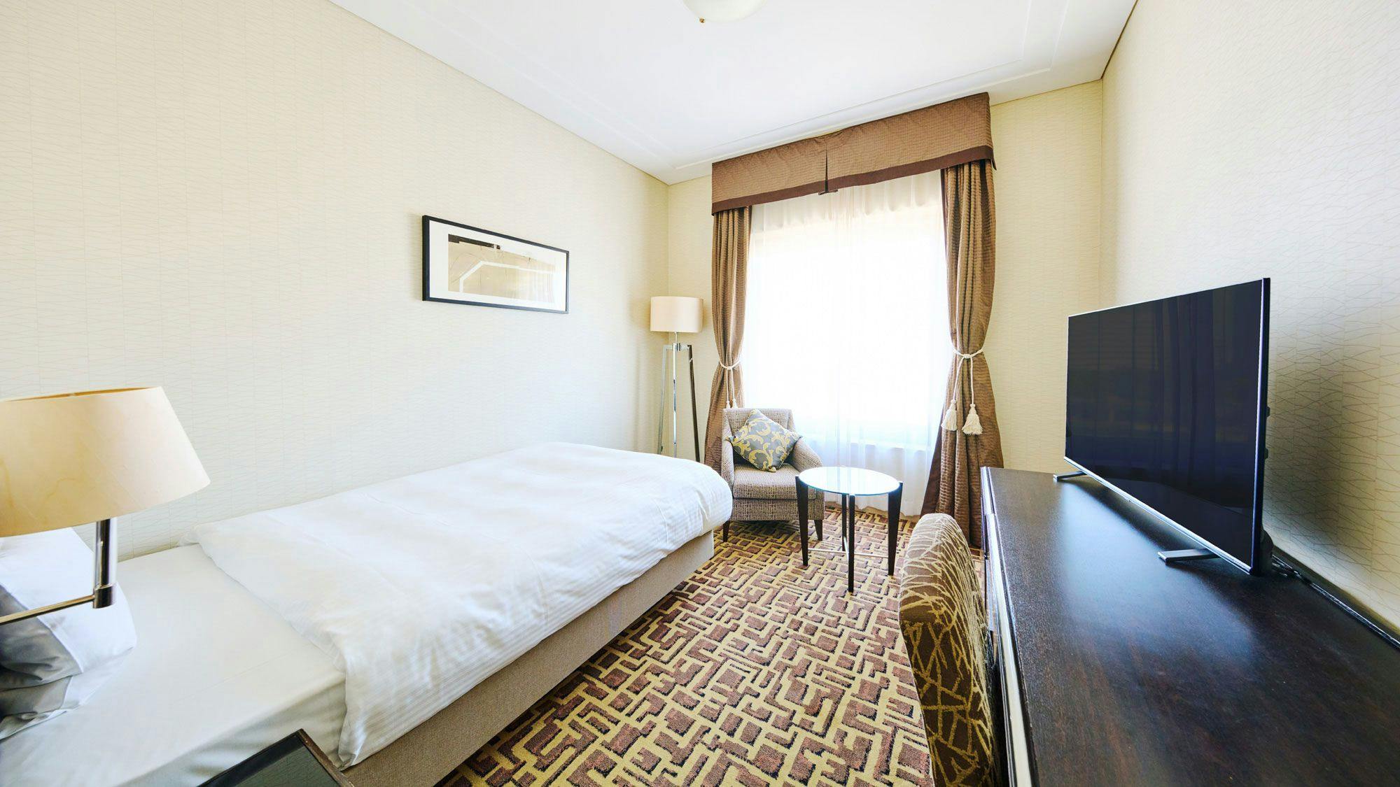 스탠다드 싱글_낮의 실내 1