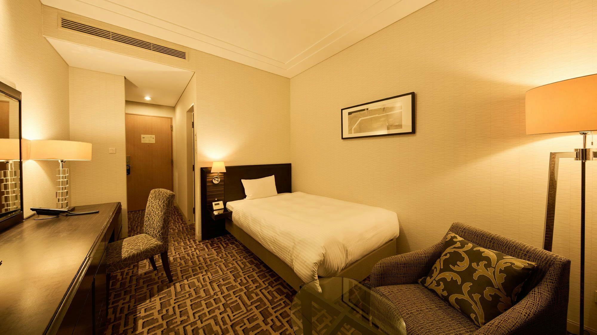 스탠다드 싱글_밤의 실내2