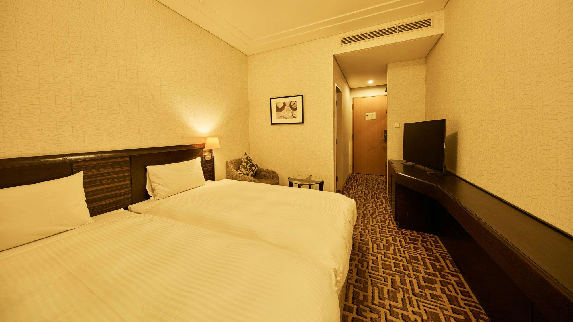 스탠다드 트윈_밤의 실내2