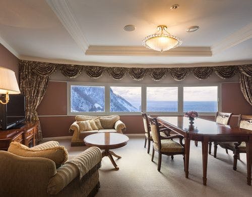 オーシャンフロントロイヤルスイート