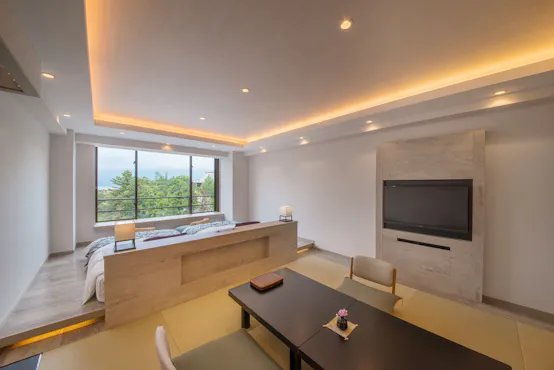 Ini adalah kamar bergaya Jepang dan Barat yang terbuka tanpa sekat.