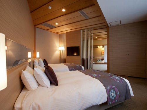 お部屋からの霊峰弥山を望む景色