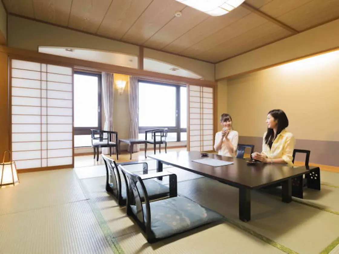 和室(森の館)※山々に囲まれた景色を一望