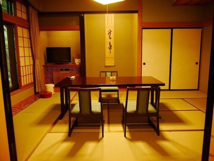 四季亭：二人静 お子様可　10畳+和モダンルーム・椅子席のサムネイル画像