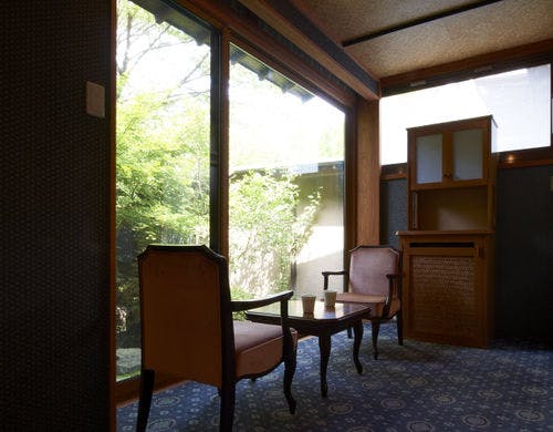 古代檜風呂は窓を開けて半露天にできます。