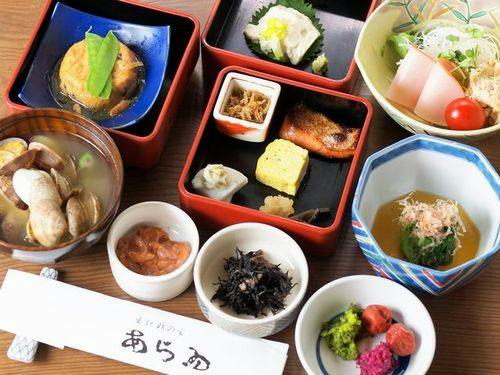 ＜一泊朝食付＞重箱膳の朝食で活力を！遅めのご到着やイベント後のご利用などアクティブ派に