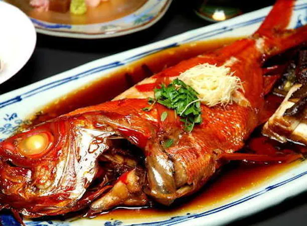 秘伝のタレが美味しい、金目鯛の姿煮