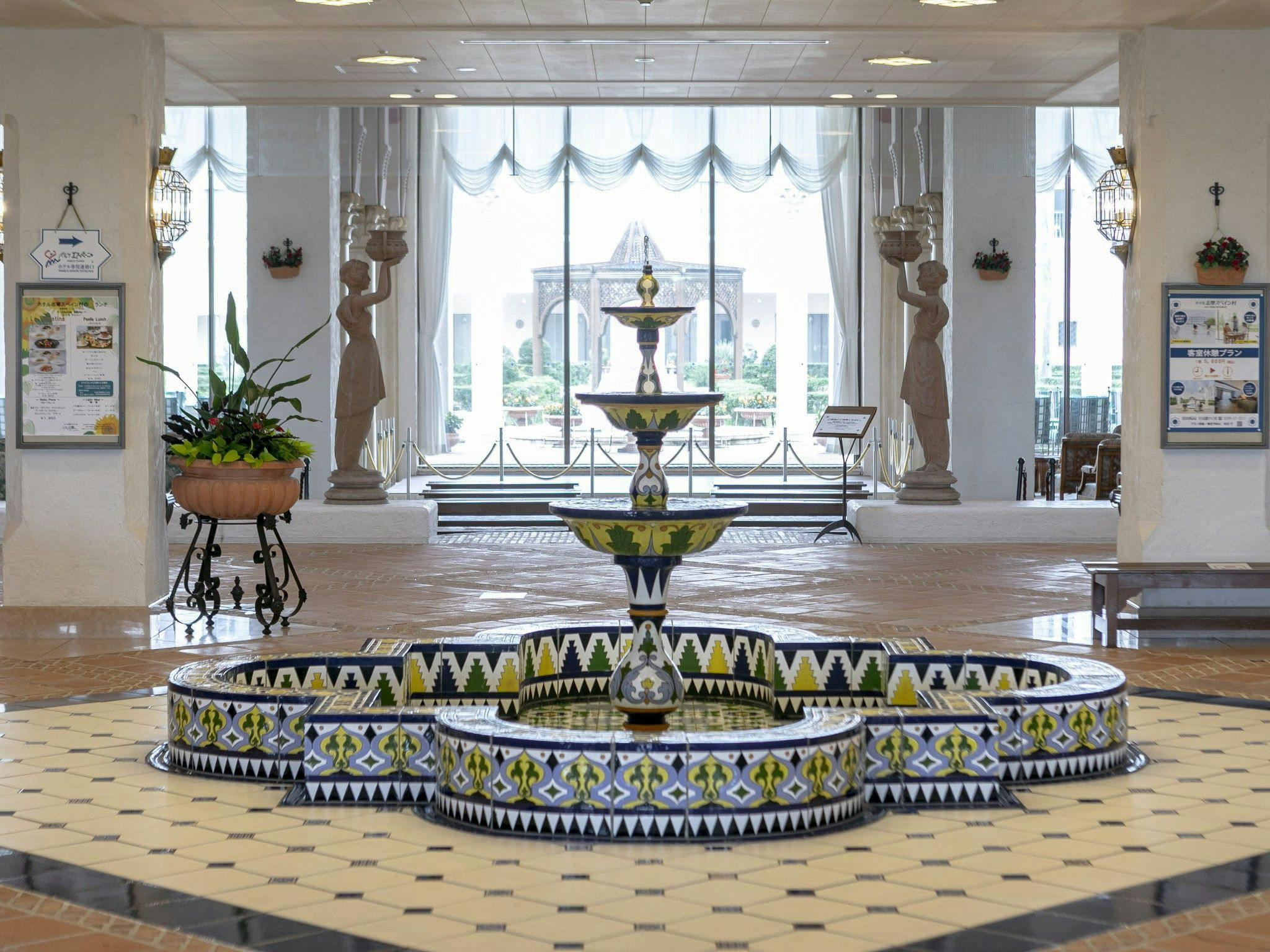 ホテルロビー＜噴水＞