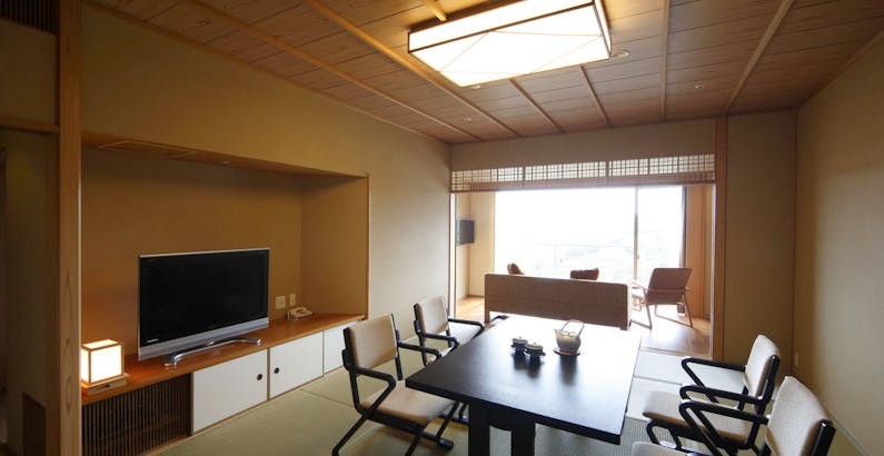 中央館6 8f和洋室 10畳 Tw L ガーデンビュー禁煙 お祝い会席 焼き鯛と黒毛和牛とろろすき鍋 温泉ギフトプラン 有馬グランドホテル 一休 Com