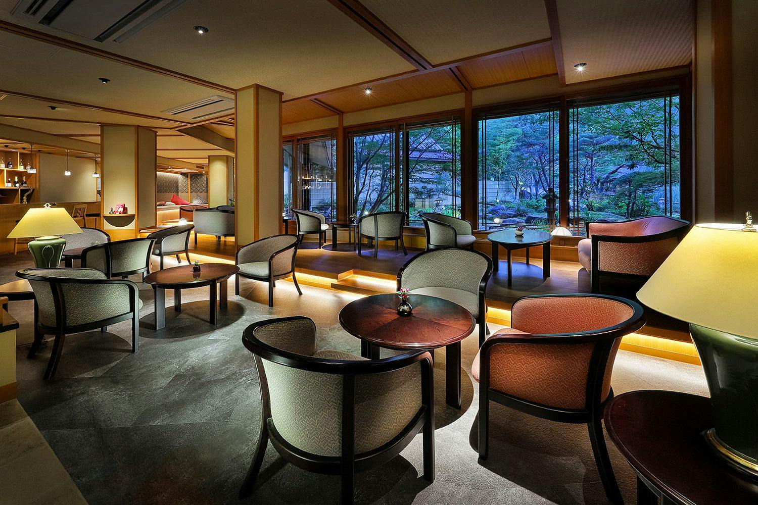 【ロビーラウンジ四季】