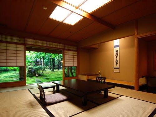 四季の彩り豊かな「葵の間」