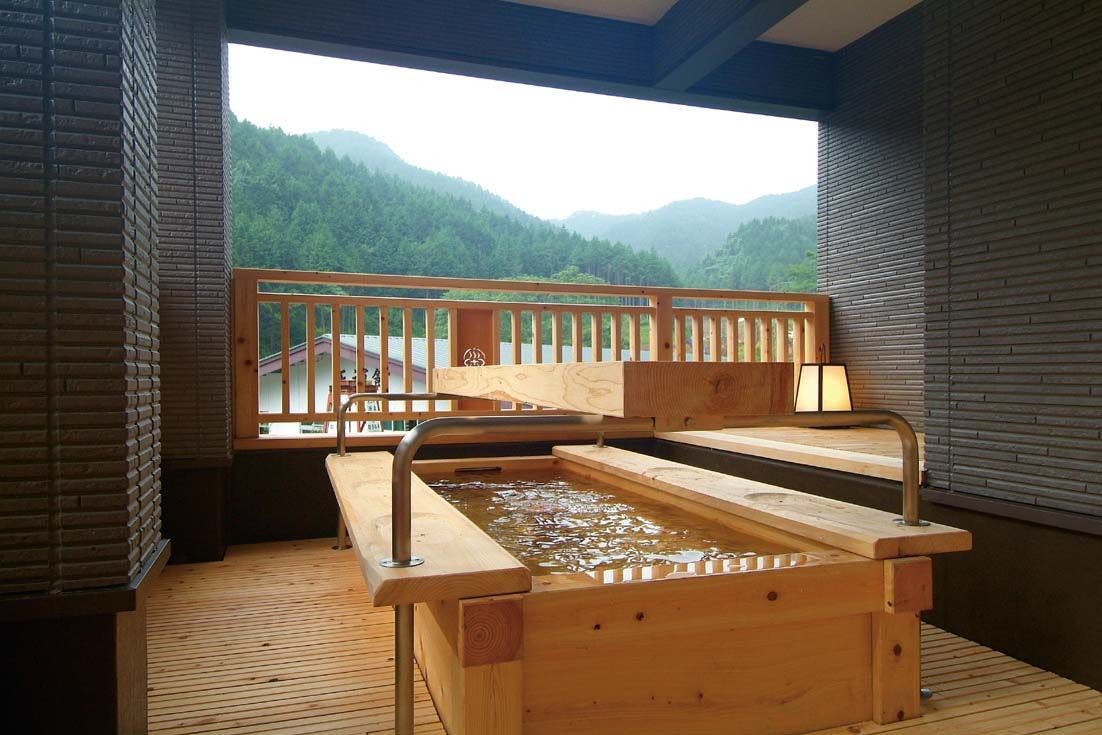 飲泉、自家源泉かけ流しの秘湯　観音温泉