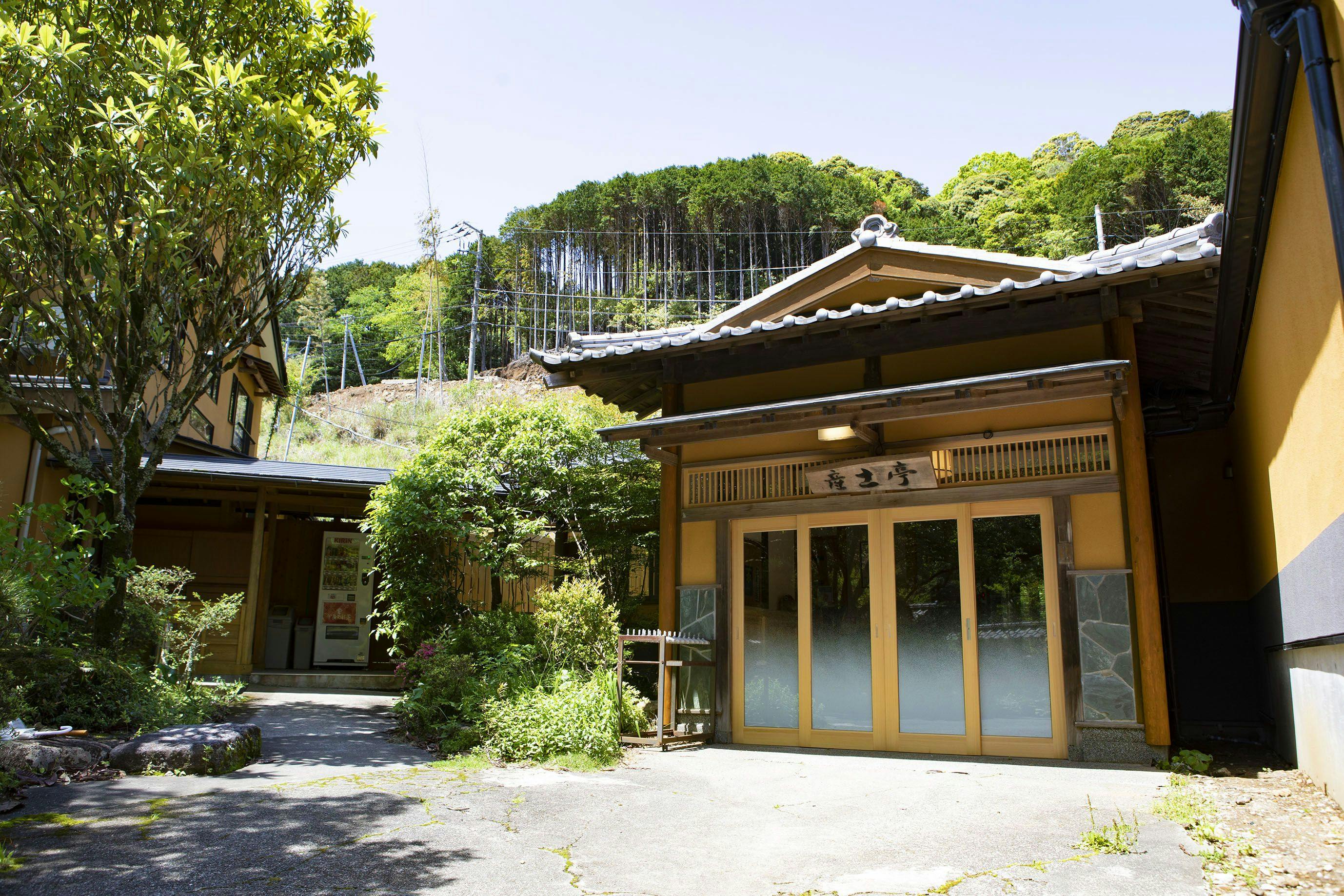 飲泉、自家源泉かけ流しの秘湯　観音温泉