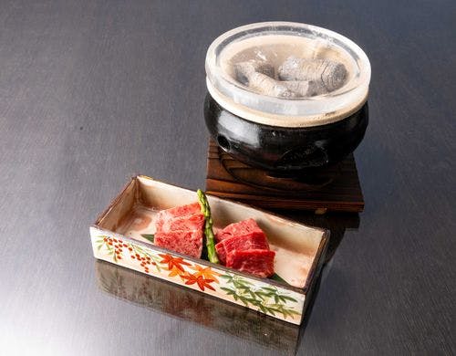 料理の一例（知多牛水晶焼）