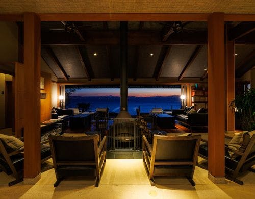 ラウンジ内観夜イメージ
