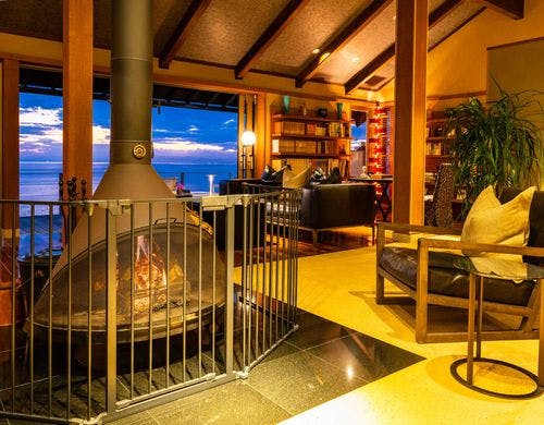 ラウンジ内観夜イメージ